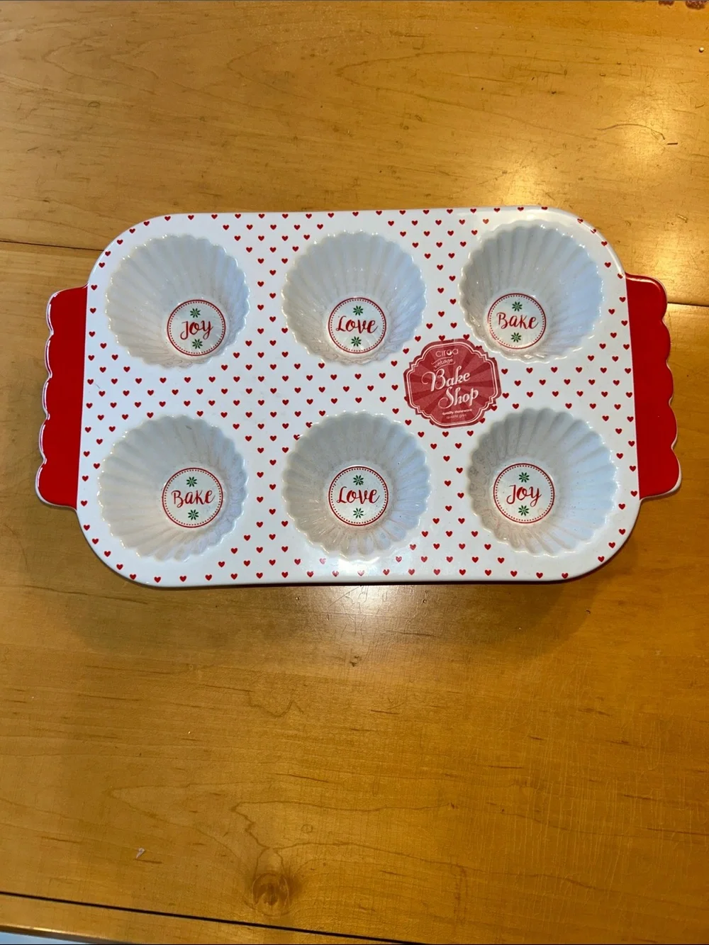 Ciroa Festive Red & White 6-Cup Muffin Pan